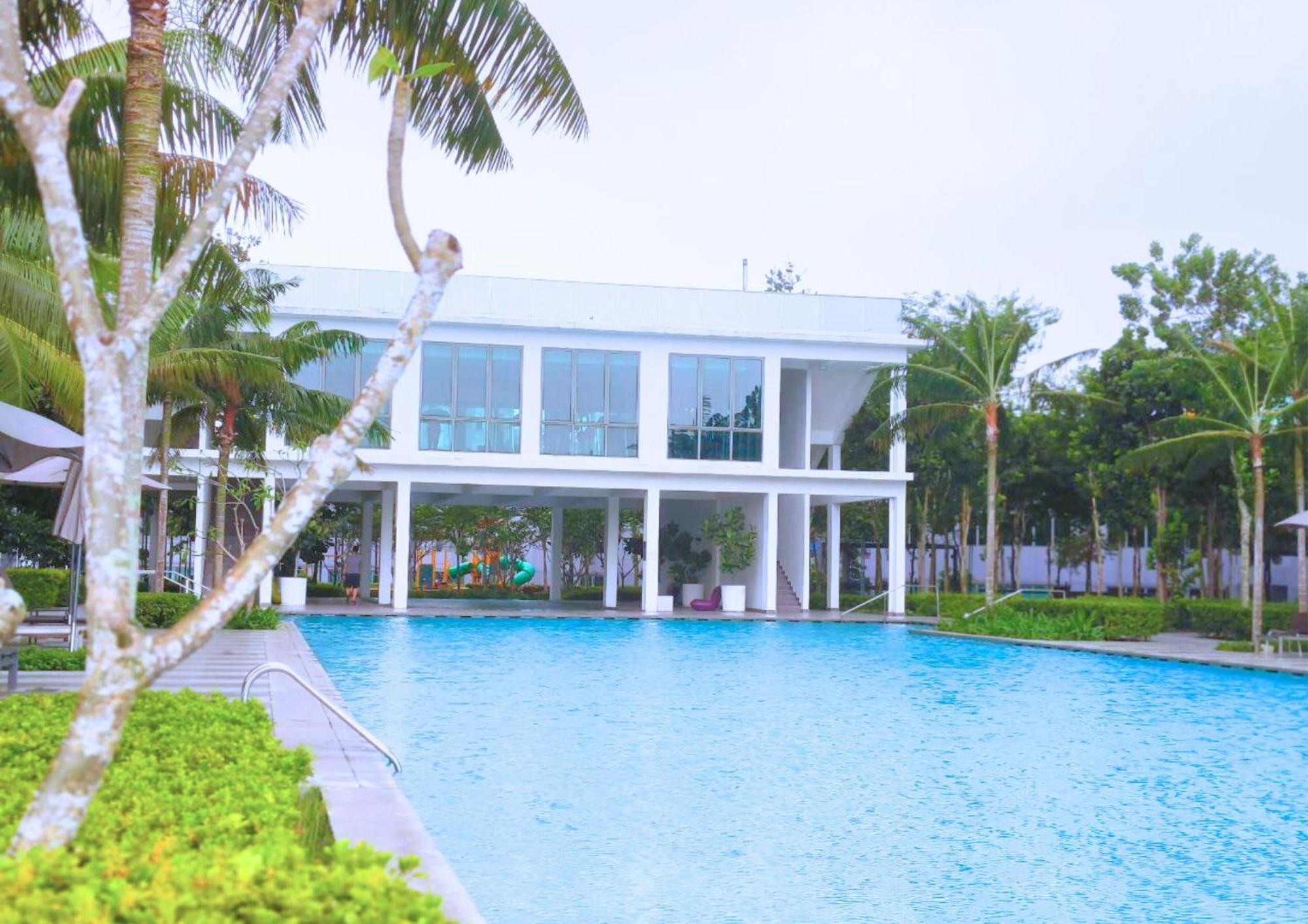 Comfy Pool View Ensuite, 8 Min To Mrt,5pax, Wi-fi - Cs9 Apartment *