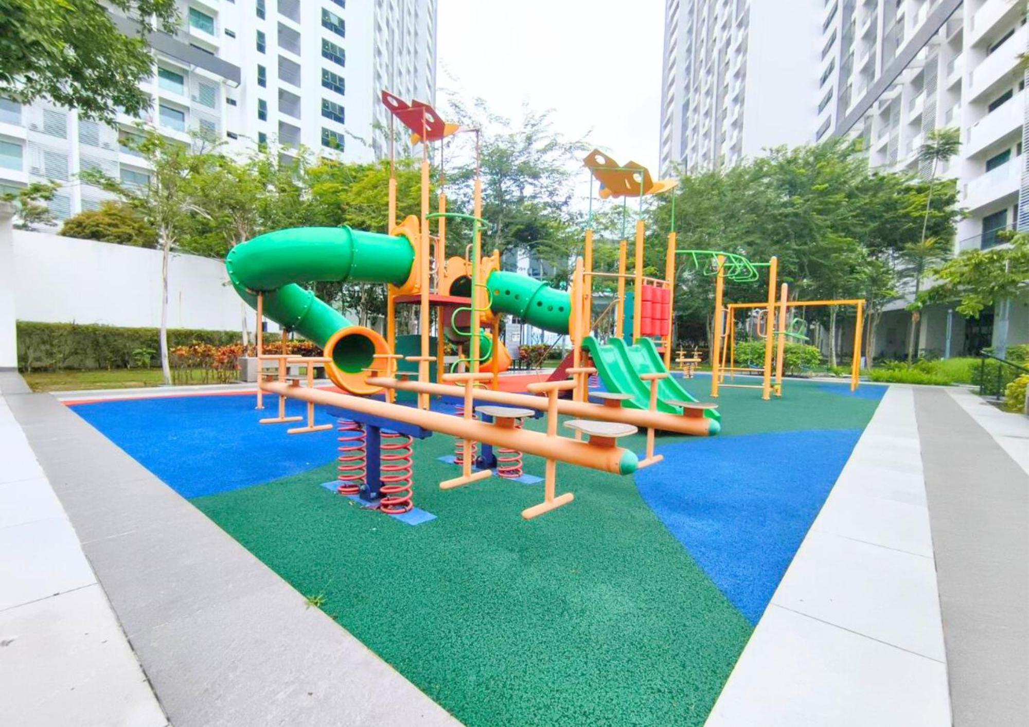 Comfy Pool View Ensuite, 8 Min To Mrt,5pax, Wi-fi - Cs9 *