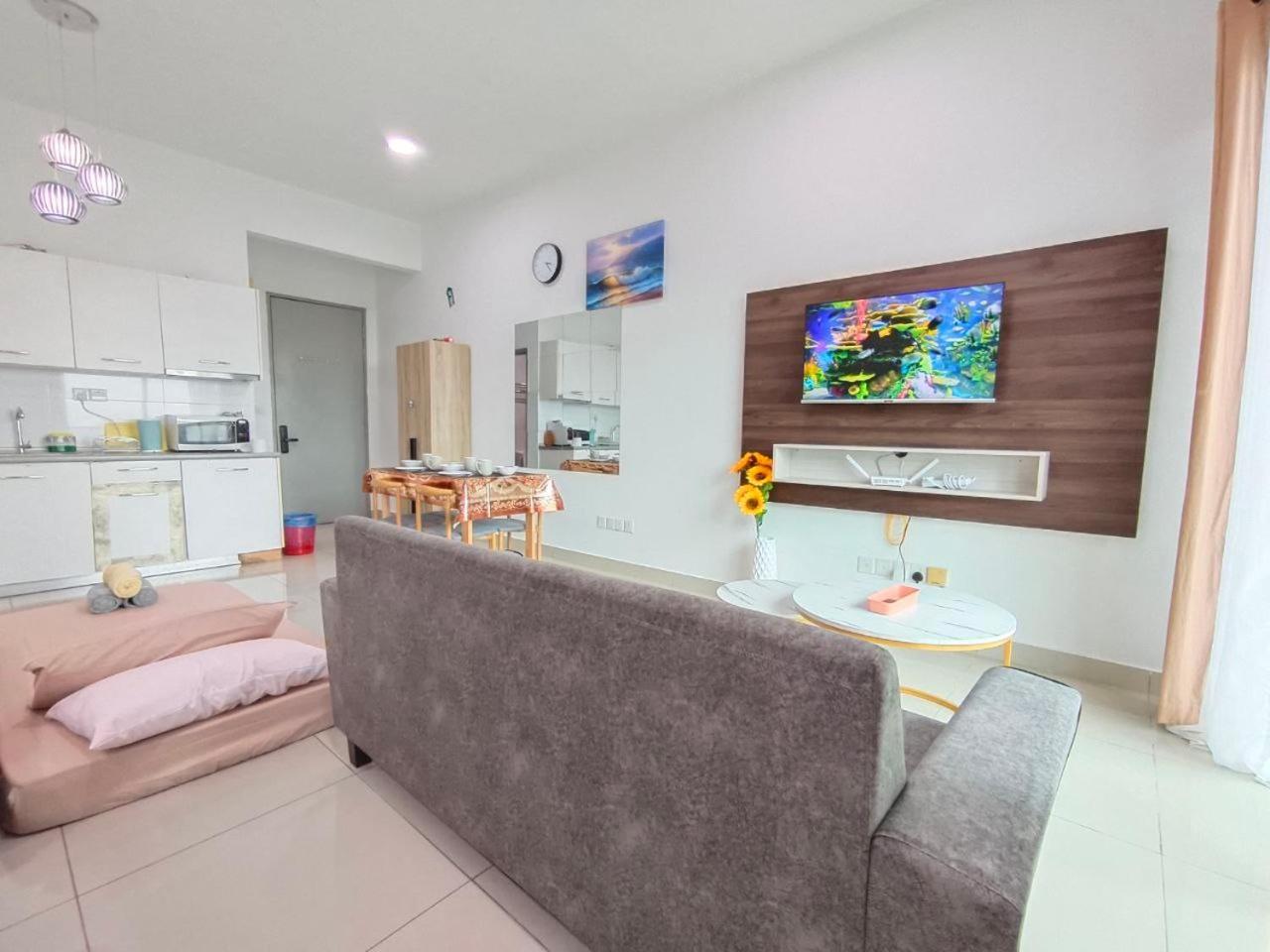 Comfy Pool View Ensuite, 8 Min To Mrt,5pax, Wi-fi - Cs9 *