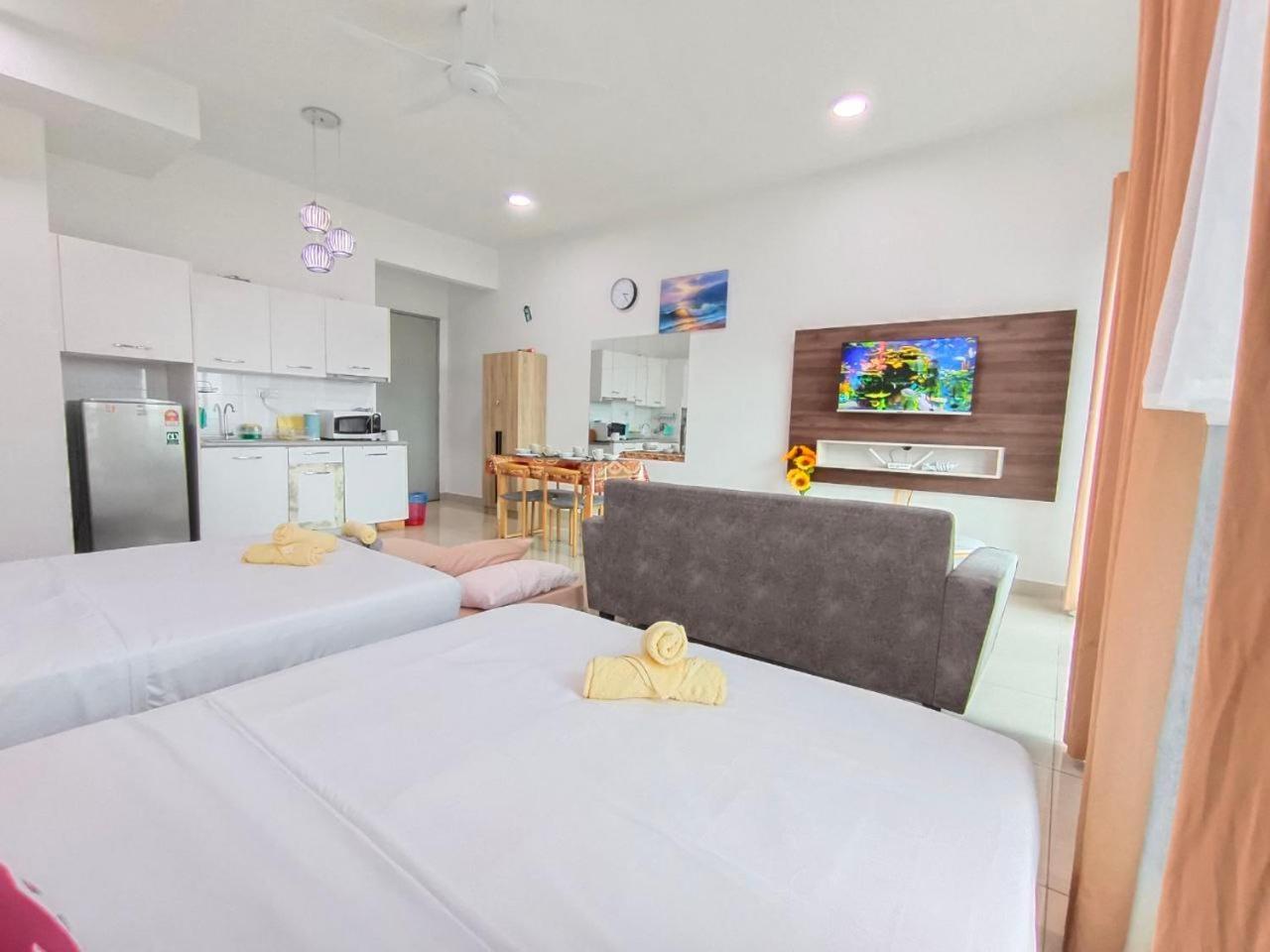 Comfy Pool View Ensuite, 8 Min To Mrt,5pax, Wi-fi - Cs9 Apartment *