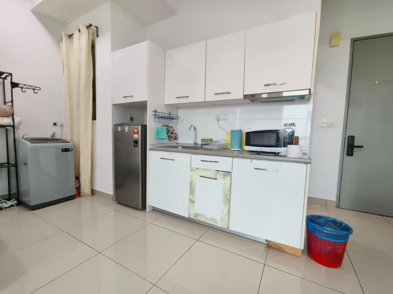 Comfy Pool View Ensuite, 8 Min To Mrt,5pax, Wi-fi - Cs9
