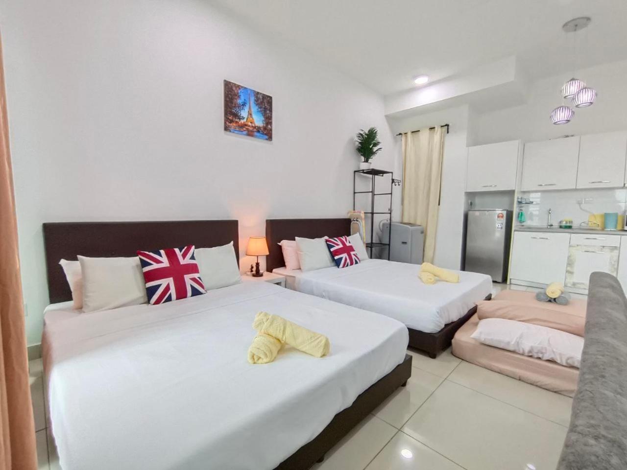 Comfy Pool View Ensuite, 8 Min To Mrt,5pax, Wi-fi - Cs9 Apartment