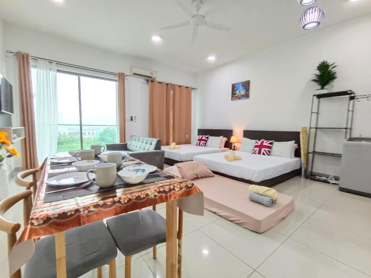 Comfy Pool View Ensuite, 8 Min To Mrt,5pax, Wi-fi - Cs9 Apartment *