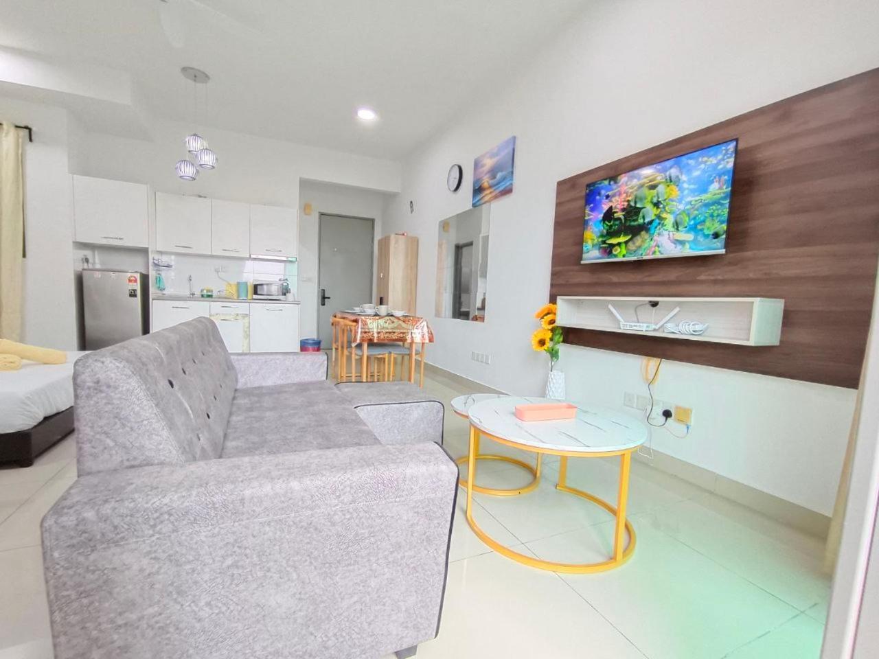 Comfy Pool View Ensuite, 8 Min To Mrt,5pax, Wi-fi - Cs9 Apartment Cyberjaya