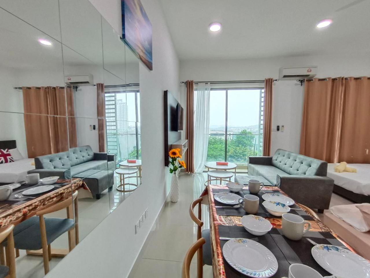 Comfy Pool View Ensuite, 8 Min To Mrt,5pax, Wi-fi - Cs9 * Cyberjaya
