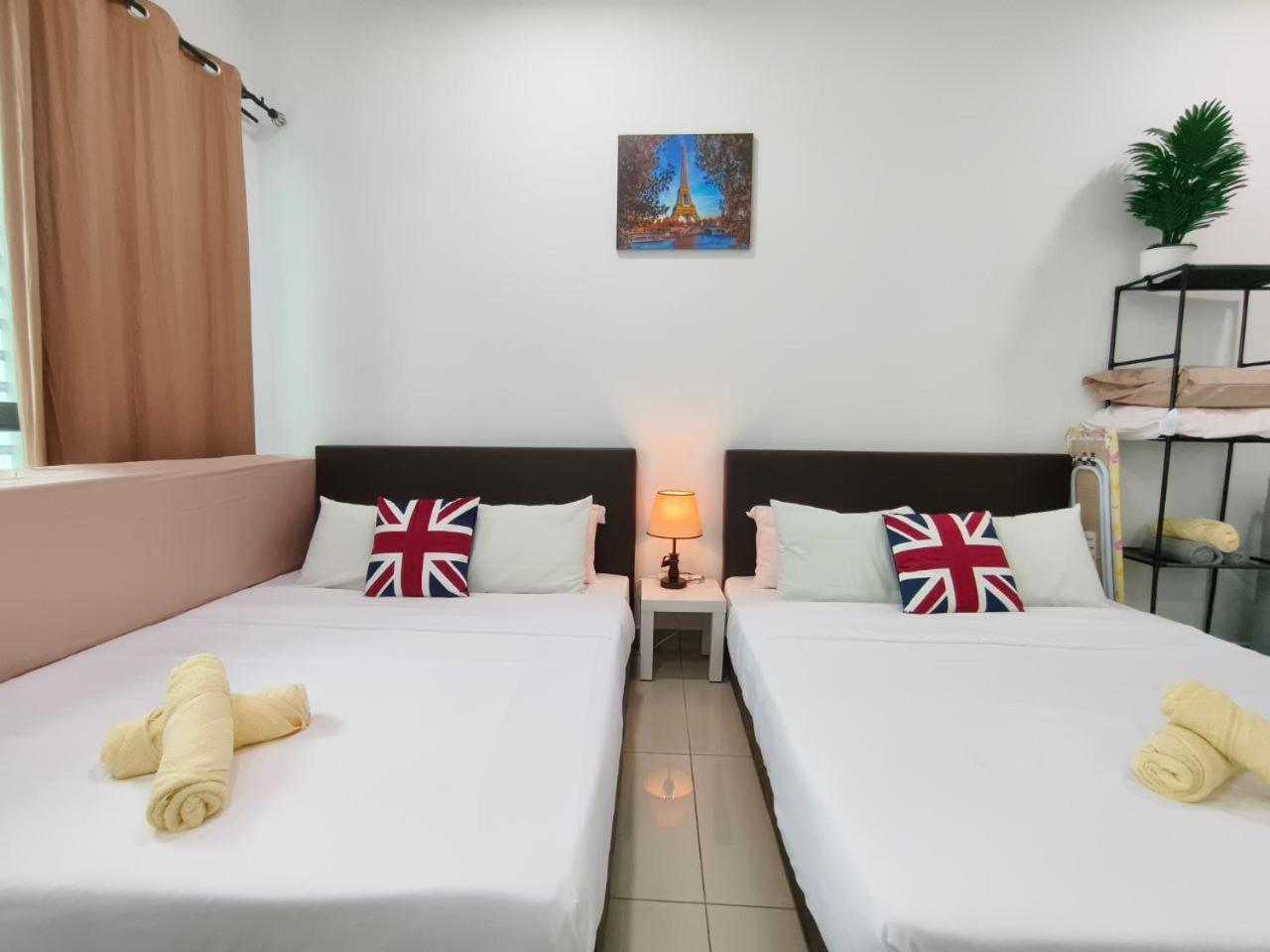 Comfy Pool View Ensuite, 8 Min To Mrt,5pax, Wi-fi - Cs9 Apartment