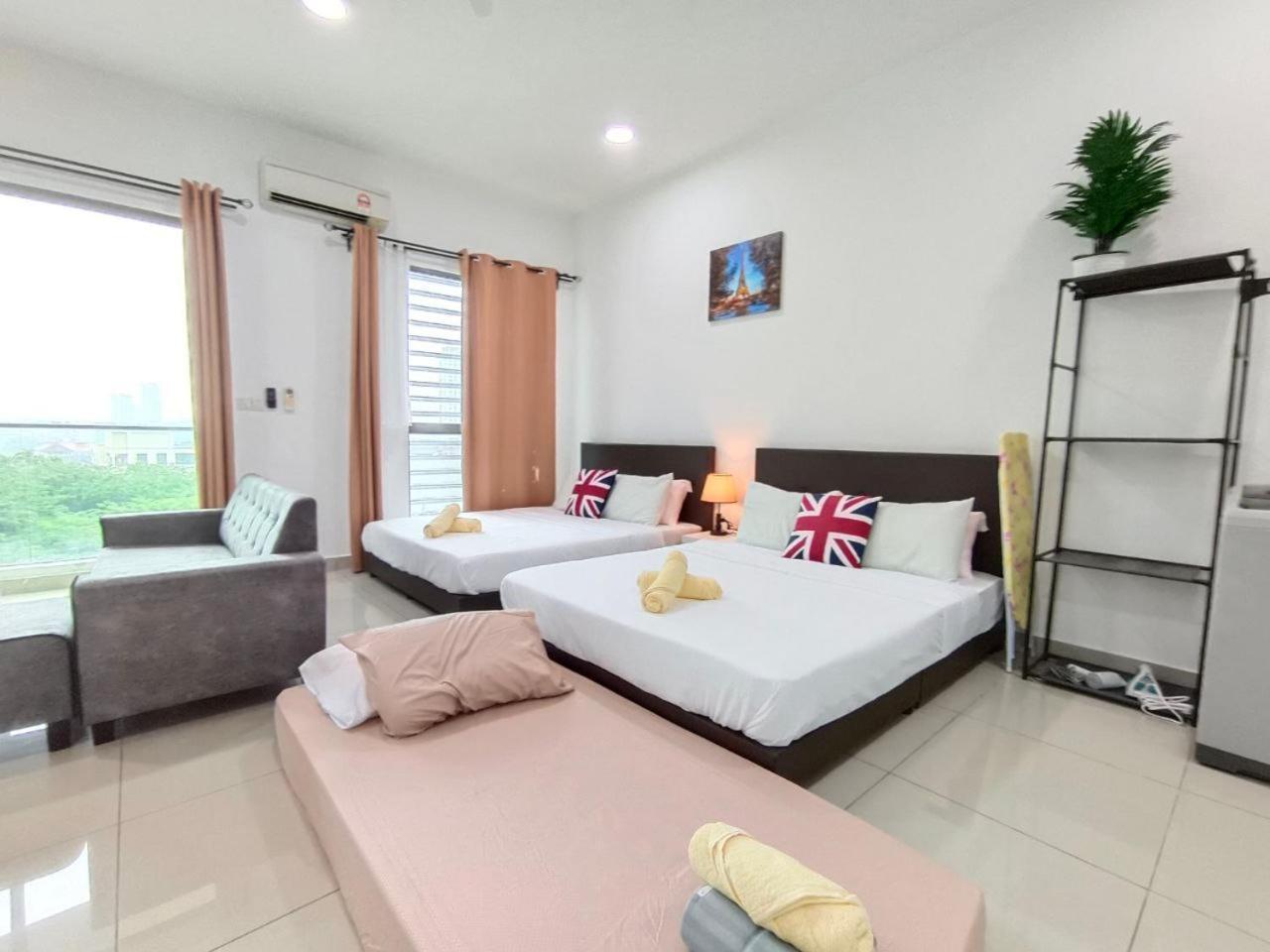 Comfy Pool View Ensuite, 8 Min To Mrt,5pax, Wi-fi - Cs9 Apartment *