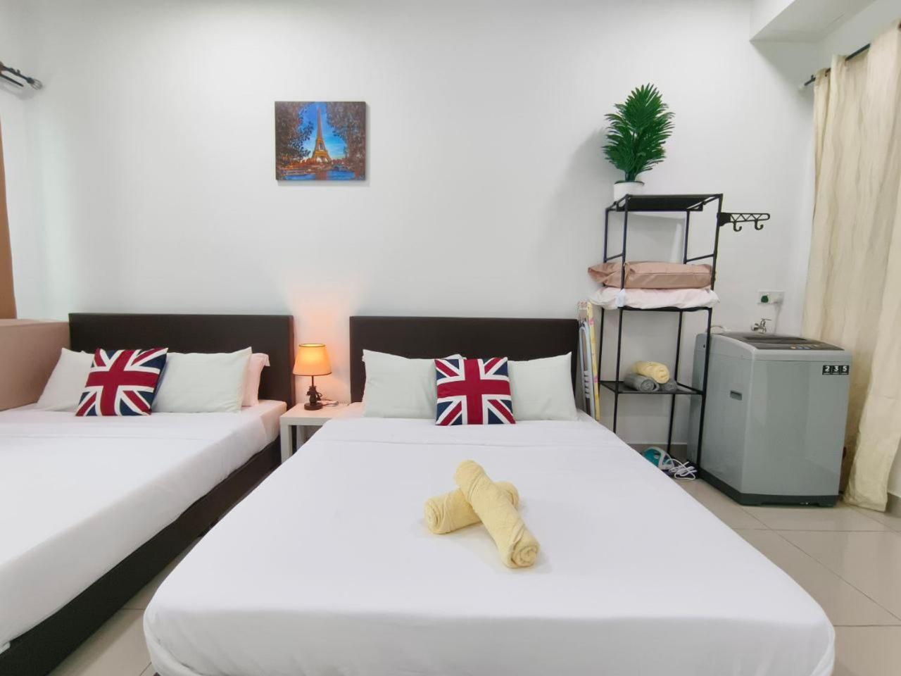 Comfy Pool View Ensuite, 8 Min To Mrt,5pax, Wi-fi - Cs9 Cyberjaya