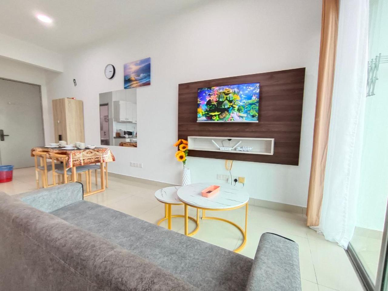 Apartment Comfy Pool View Ensuite, 8 Min To Mrt,5pax, Wi-fi - Cs9 *