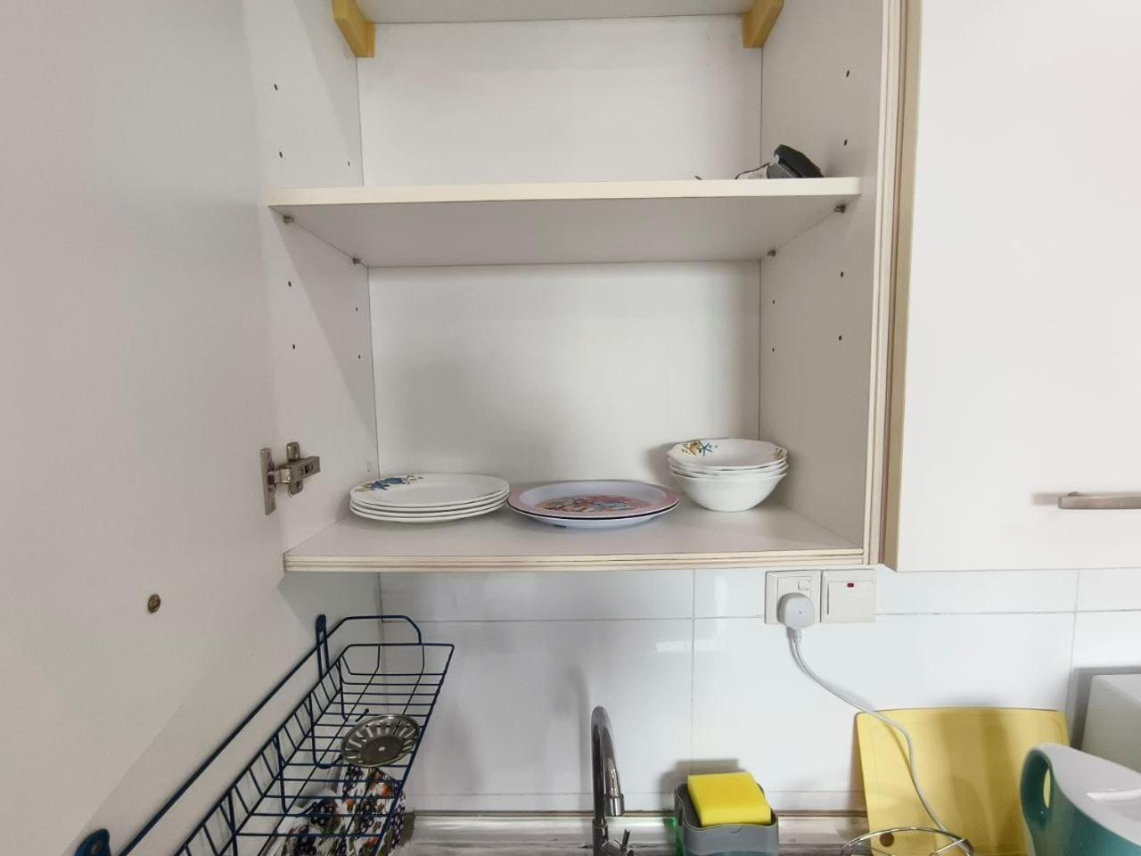 Comfy Pool View Ensuite, 8 Min To Mrt,5pax, Wi-fi - Cs9 Apartment