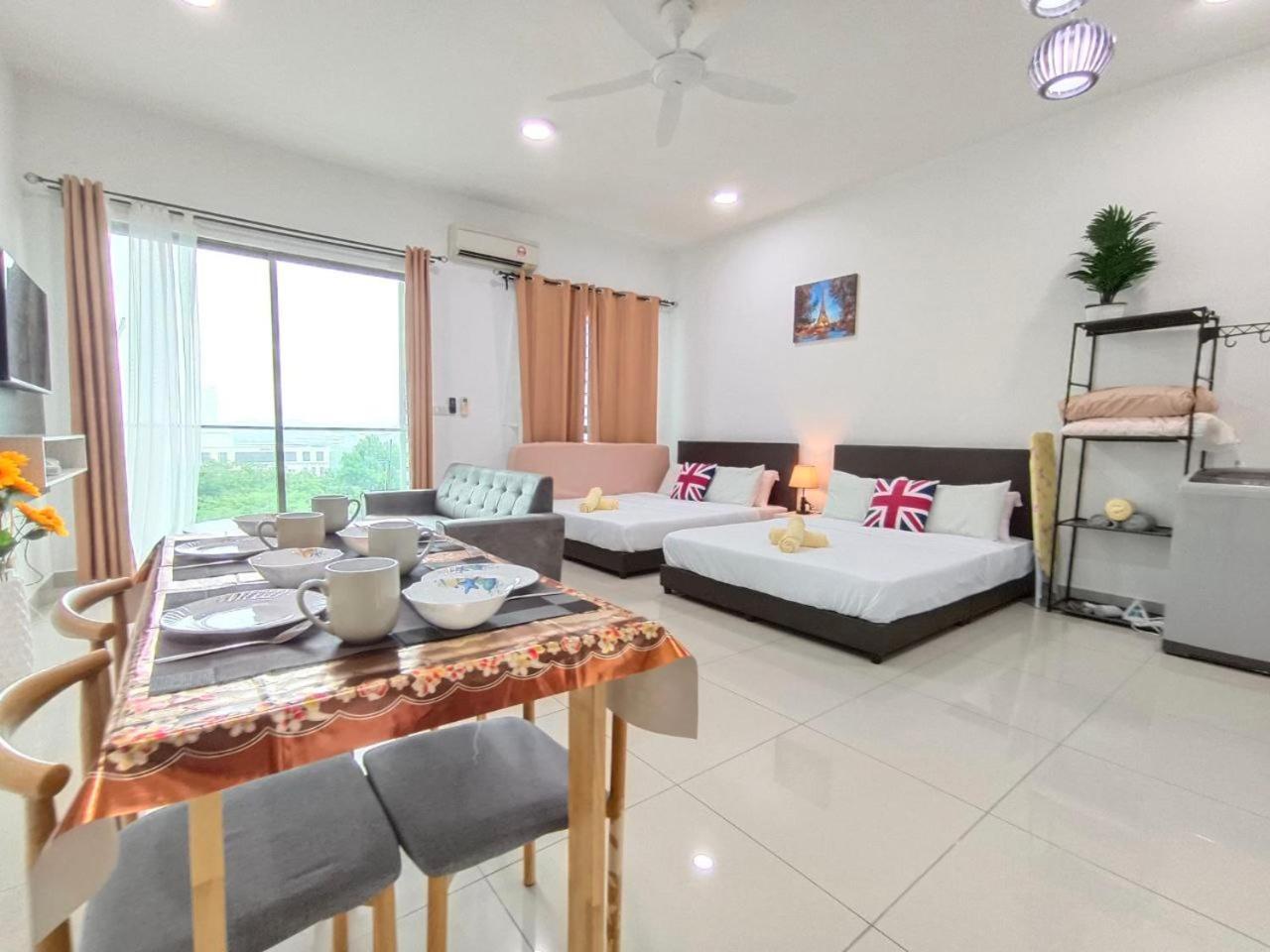 Comfy Pool View Ensuite, 8 Min To Mrt,5pax, Wi-fi - Cs9 Apartment *