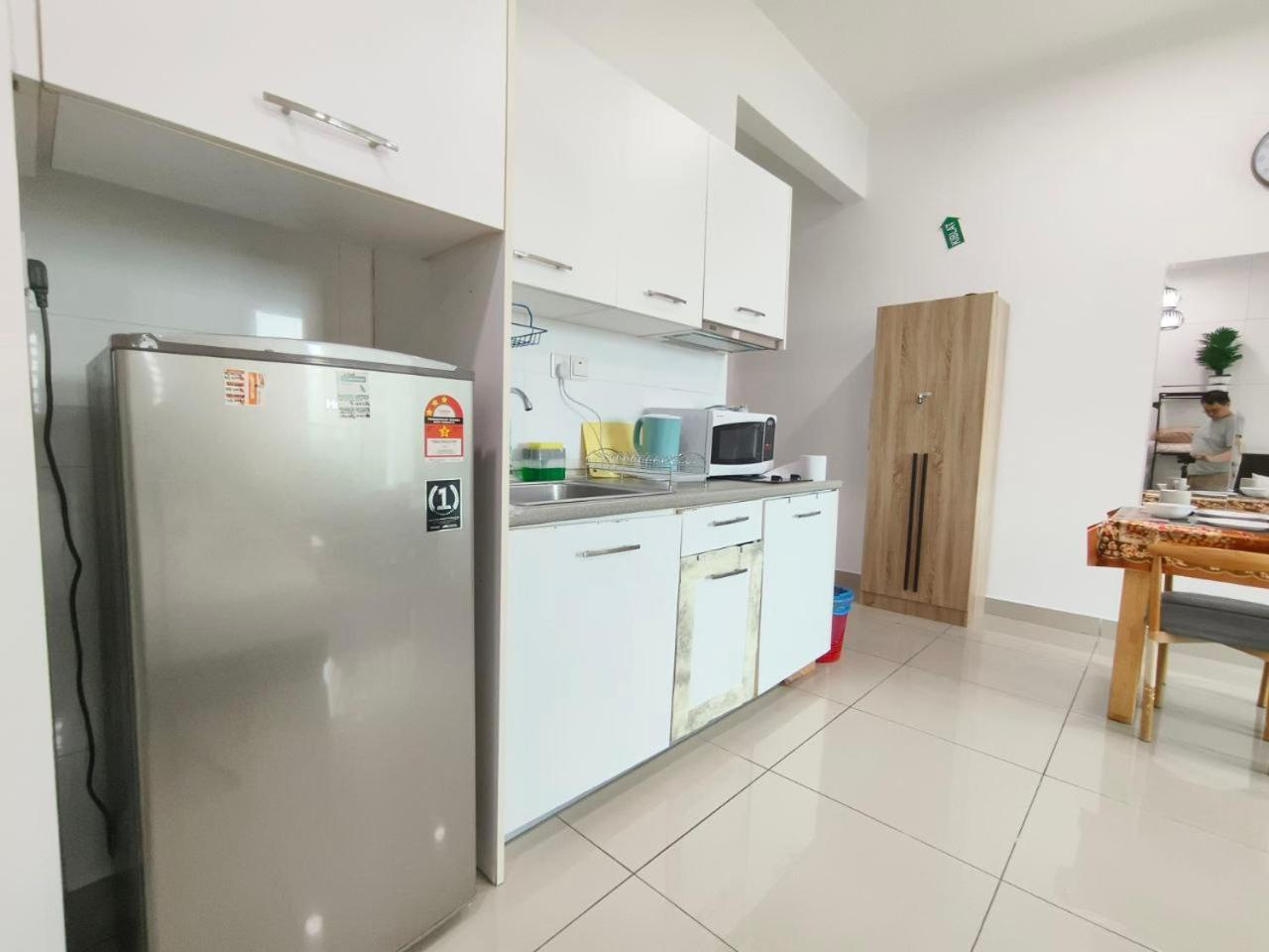 Apartment Comfy Pool View Ensuite, 8 Min To Mrt,5pax, Wi-fi - Cs9 *